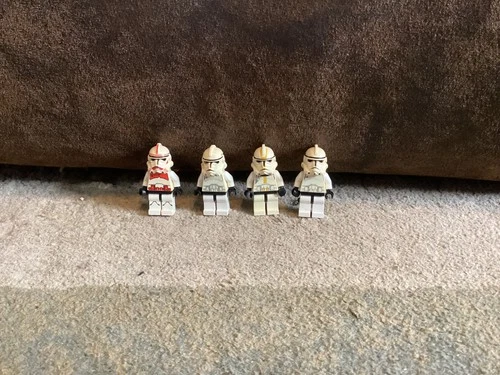 LEGO Star Wars Clone Troopers Battle Pack 7655 Minifigures Yellowed