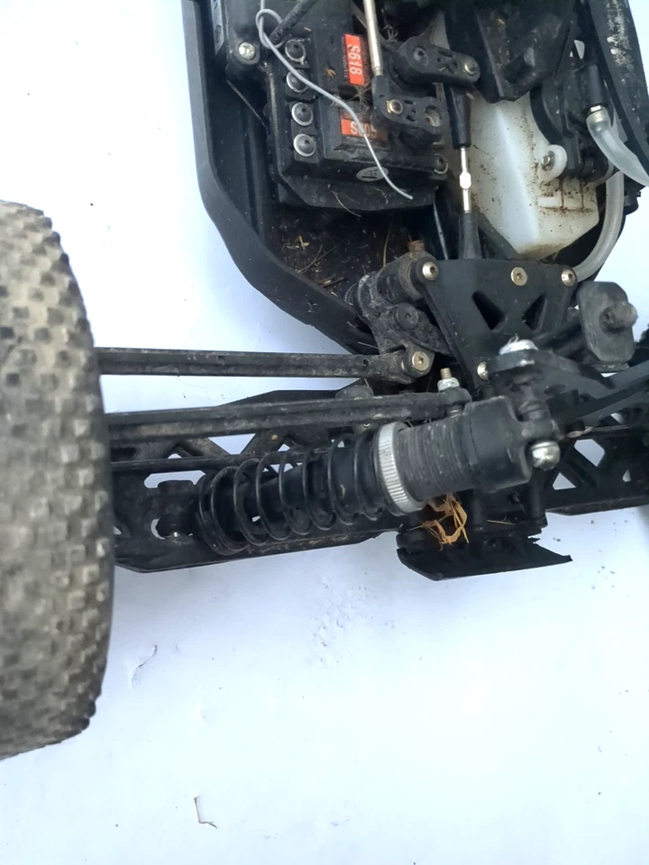 Losi 8ight 1/8 Nitro Buggy - Image 3 of 4