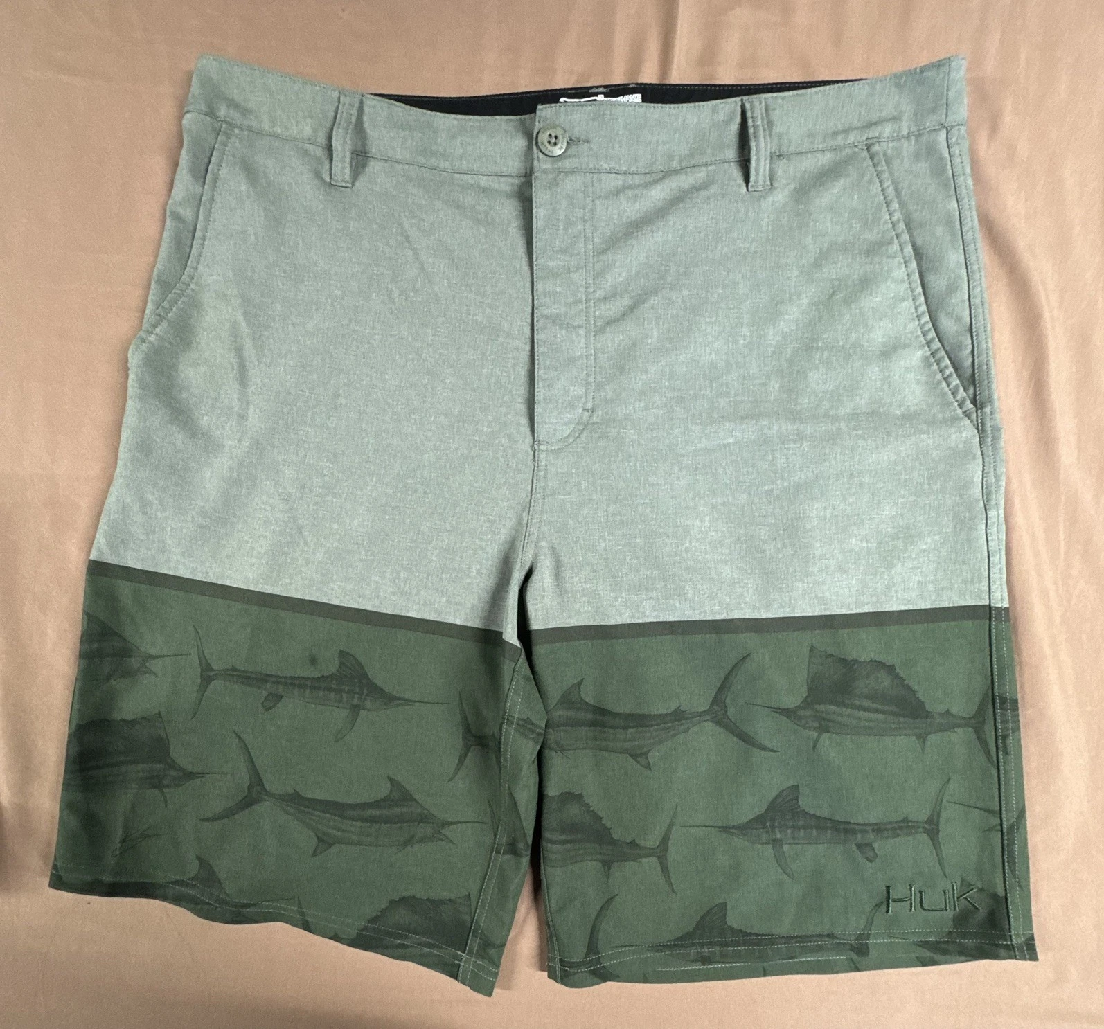 HUK Short Mens 38 Green Performance Hybrid 10" Sailfish Marlin Fishing