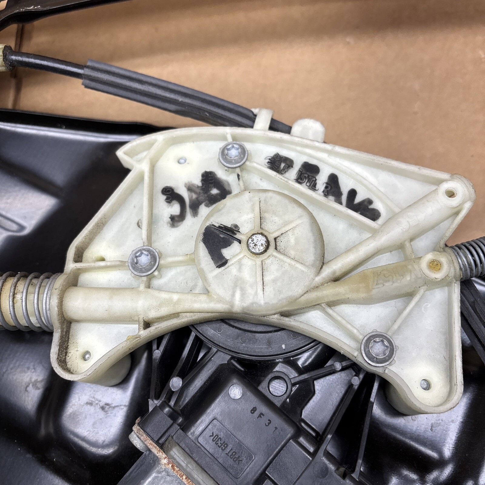 RIGHT REAR DOOR PASSENGER WINDOW REGULATOR MOTOR 670032862 Maserati GHIBLI