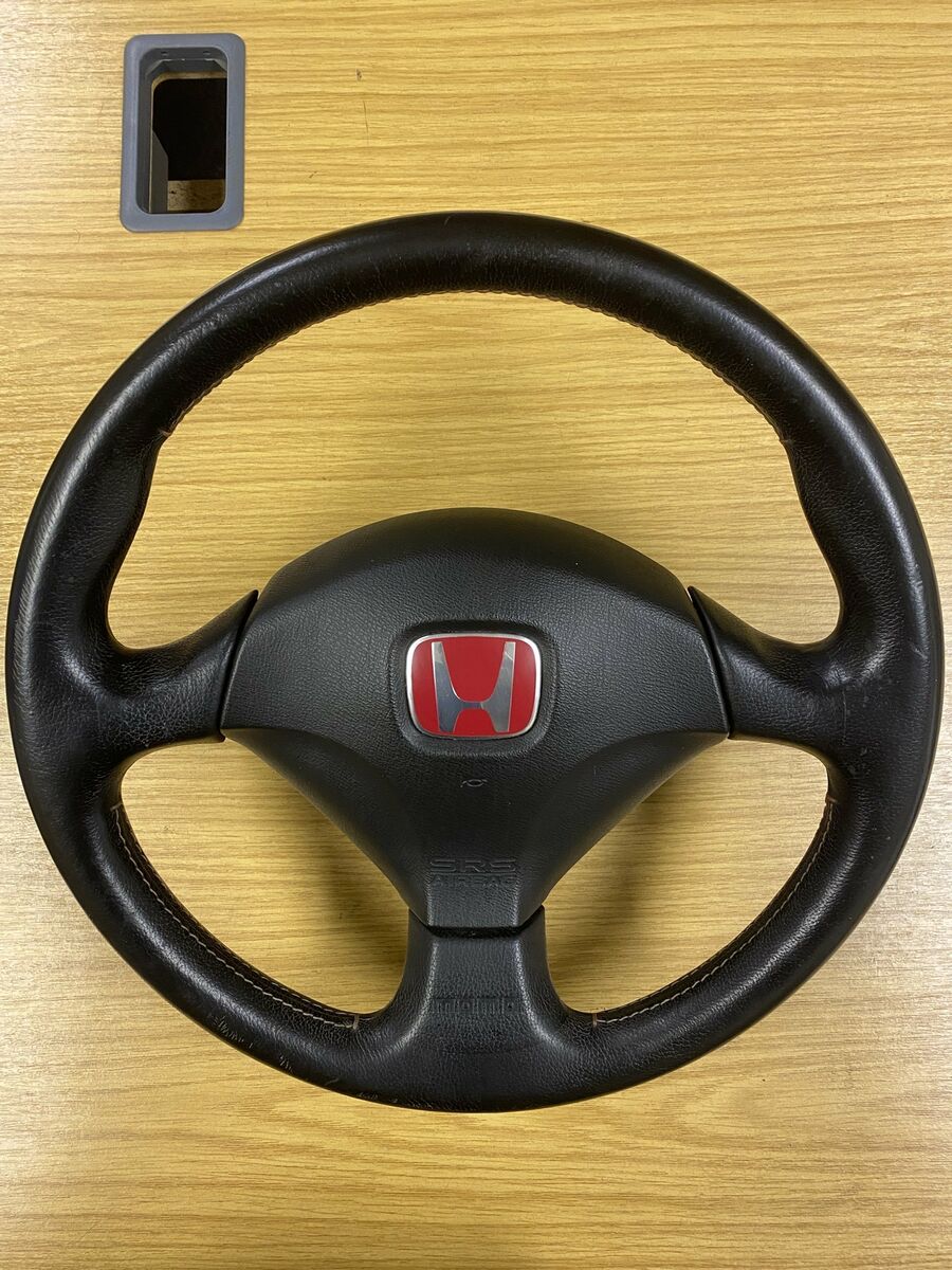 Honda Integra Type R DC5 Complete Steering Wheel MOMO UK Honda Integra Type R DC5 Complete Steering Wheel MOMO UK