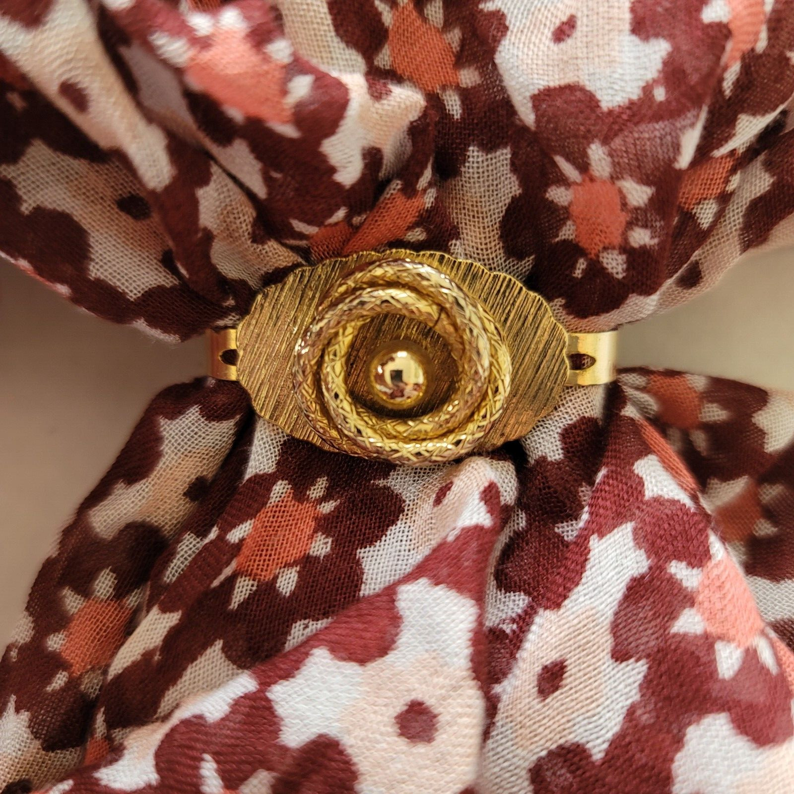 Vintage Gold Tone Scarf Clip Hinged Three Connected Circles Textured