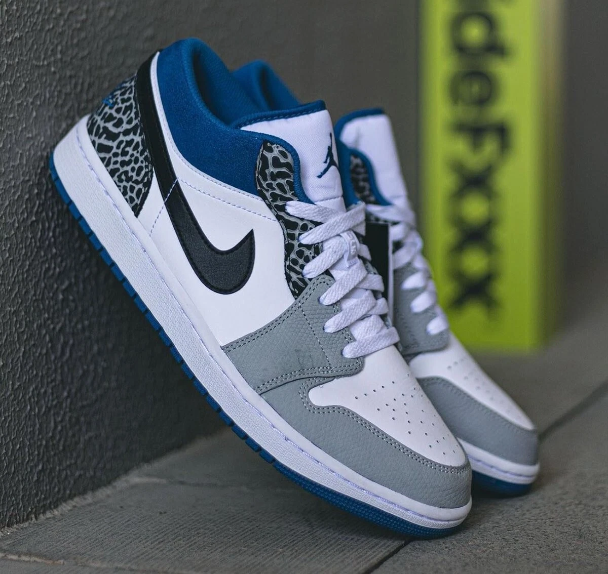 Air jordan 1 low true hotsell to size
