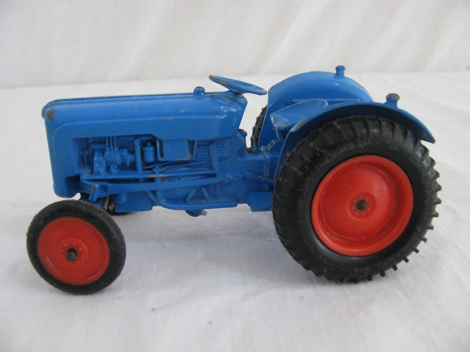 Vintage Crescent Toys England 1/32 Scale Blue Ford Fordson Dexta Farm Tractor VG - Image 2 of 4