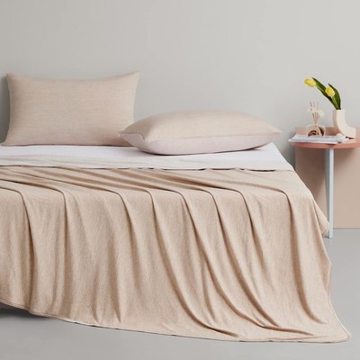 Elegear Revolutionary Cooling Throw Blanket Absorbs Heat to Keep