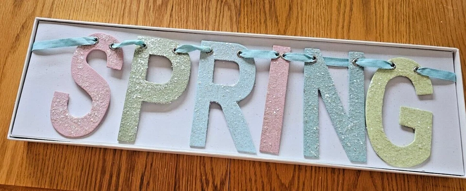 Guirnalda de Pascua se repite "PRIMAVERA" 3 veces letras pastel cinta azul 6 pies de largo nueva en caja Foto 4 de 4