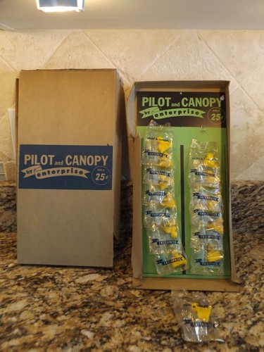 VINTAGE 1940s STORE DISPLAY PILOT AND CANOPY BY ENTERPRISE MODEL AIRPLANE ITEM