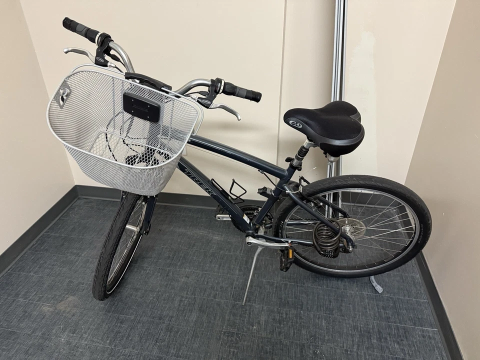 Trek Comfort Bicycle with Basket and Adjustable Seat - Image 2 of 4