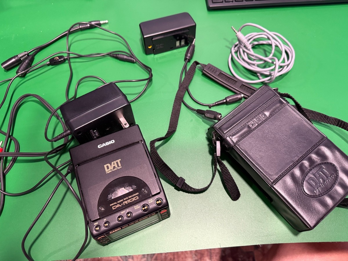 CASIO DA-R100 DAT Portable Recorder Player Very Rare with extras