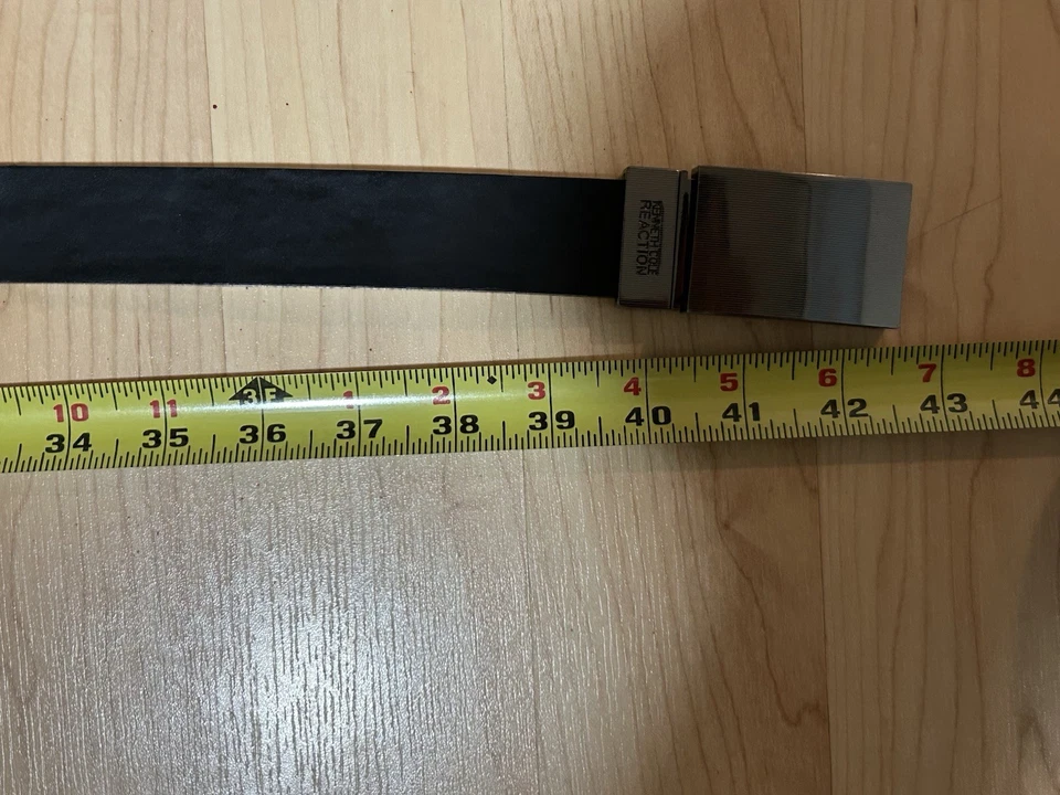 Cinturón de vestir reversible blanco y negro Keneth Cole Reaction para hombre Foto 2 de 4