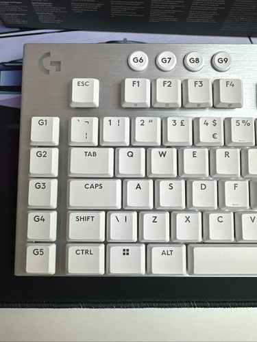 Logitech G915 X Lightspeed UK Tactile Full Size Keyboard in White - Picture 3 of 10