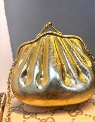 超希少‼️GUCCI グッチ ゴールド GGメタル ミニ クラッチバッグ GUCCI Vintage Gold Shell Chain Bag GG Monogram Mini Clutch Kiss