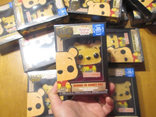 FUNKO POP PIN DISNEY WINNIE THE POOH IN HONEY POT BOX LUNCH EXPO 2022 GLITTER