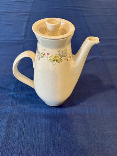 VTG Franciscan Gladding McBean Mushroom Woodlore 56 Oz Coffee Pot w/Lid 10 1/4"