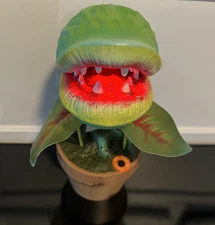 RARE ANIMATED TALKING ~SHOP OF HORRORS  ~AUDREY II PLANT ~HALLOWEEN   *SEE VIDEO