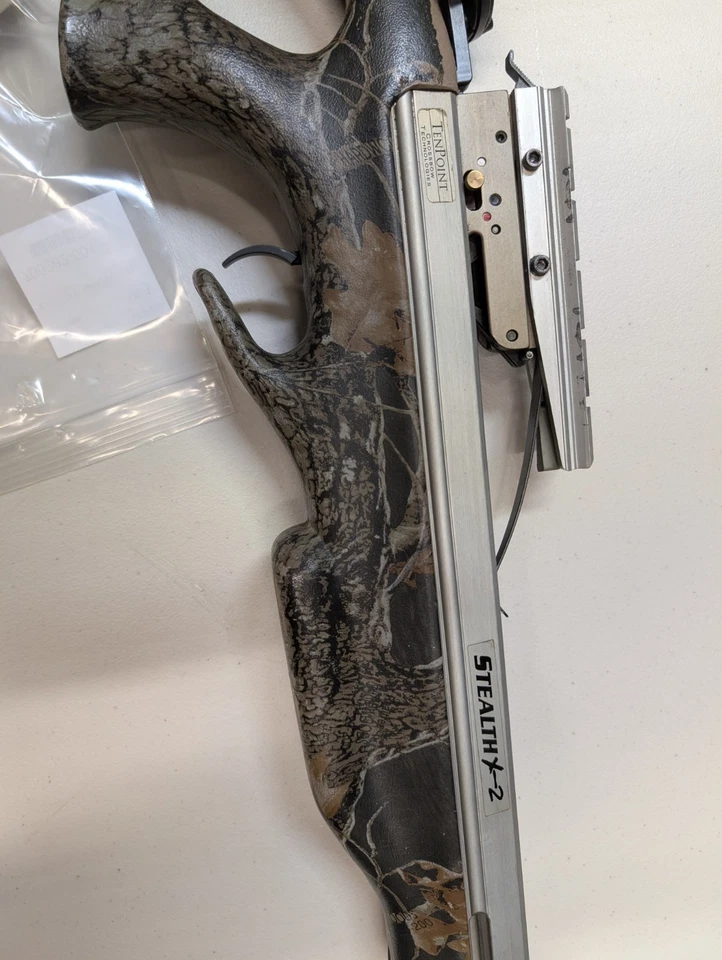 Ten Point Stealth X2 Crossbow. PARTS ONLY, Cracked Right Limb - Image 3 of 4