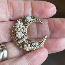 Vintage Gold Tone Cresent Moon Brooch w/Faux Pearl Accents