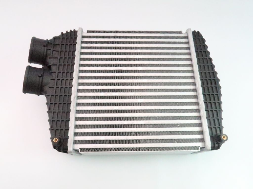Maserati Ghibli Quattroporte Levante left driver side intercooler 839