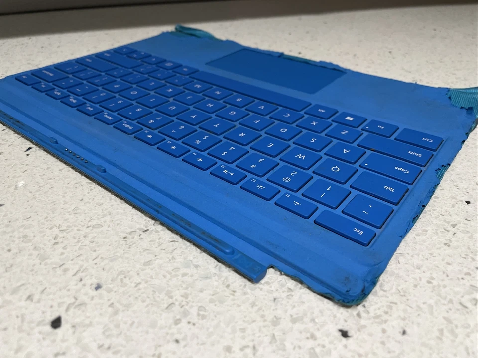 Genuine Microsoft Surface Pro 3-4-5-6-7Magnetic Keyboard, With Backlit, Blue - Image 4 of 4