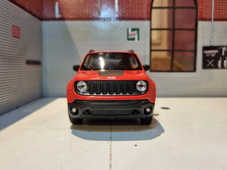 Jeep Renegade Trailhawk 2015 Red 1:24 Scale Detailed Diecast Welly Model - Image 2 of 4