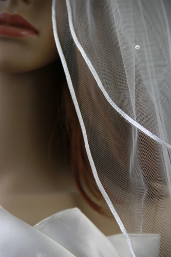 Bridal Veil Ivory 2 Tiers Elbow Length Satin Cord Edge Scattered Faux Pearls - Picture 5 of 6