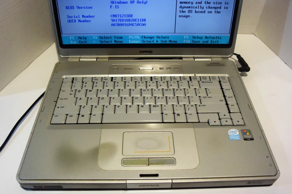 Portátil Compaq Presario C555NR 15,4" (Intel Celeron M 1,60 GHz 1 GB) TAL CUAL Foto 2 de 4