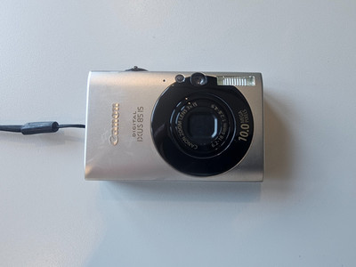 Canon Digital IXUS 85 IS DigitalKamera 10MP + Zubehörpaket | Silber