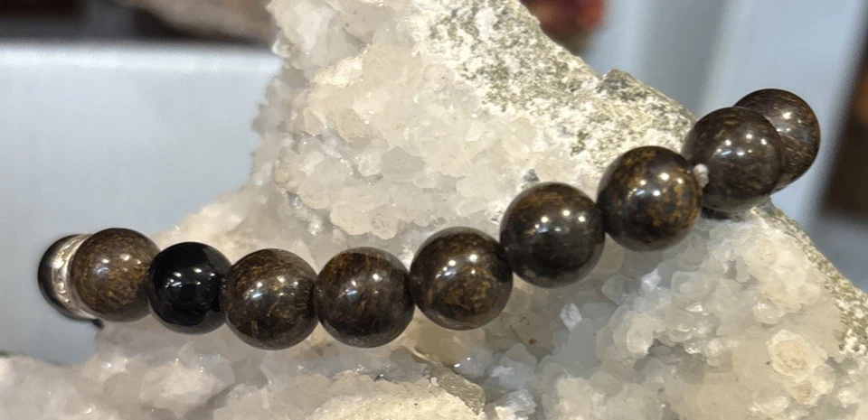 Круглый браслет из бронзита и радужного обсидиана 8 мм с подвеской в виде черепахи - Изображение 4 из 4