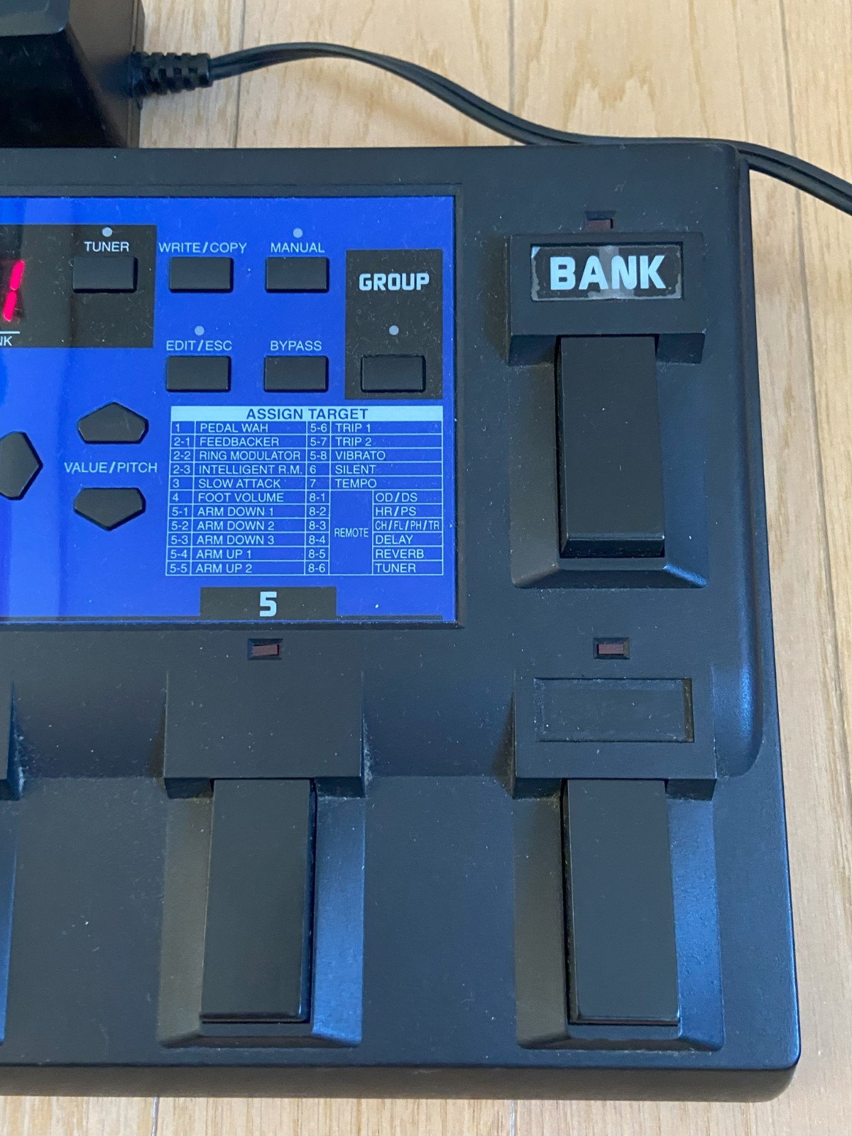 Boss ME-8 Guitar Multi-Effects Pedal  Adapter Included  Used free shipping