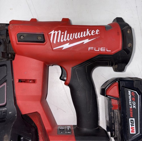 Clavadora para techos Milwaukee 2909-20 M18 COMBUSTIBLE 18V inalámbrica bobina de iones de litio con batería 5,0 - Imagen 5 de 15