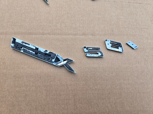 BMW X1 Front Door/Liftgate Chrome X-Drive 28i Emblem OEM 51149450489 - Foto 3 di 3