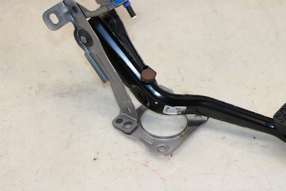 Mazda MX-5 Miata M/T 2016-2025 pedal de freno OEM MD93 Foto 4 de 4