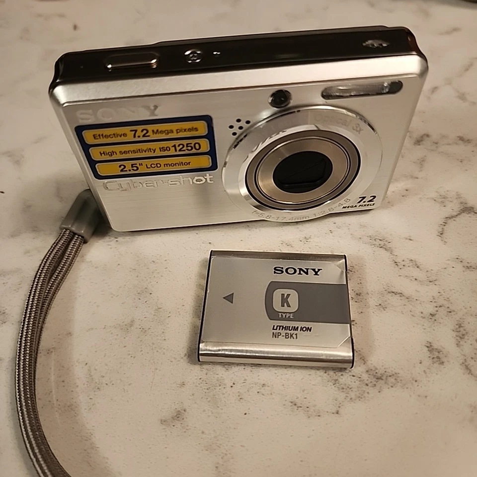 Sony CyberShot DSC-S750 7.2 MP Digital Camera Silver w/ Battery - No Charger  - Image 2 of 4