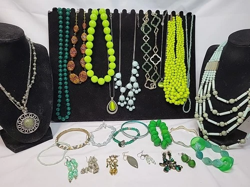 Vtg Now Green Mixed Bulk Costume Jewelry Lot Necklace Bracelet Earrings #1009