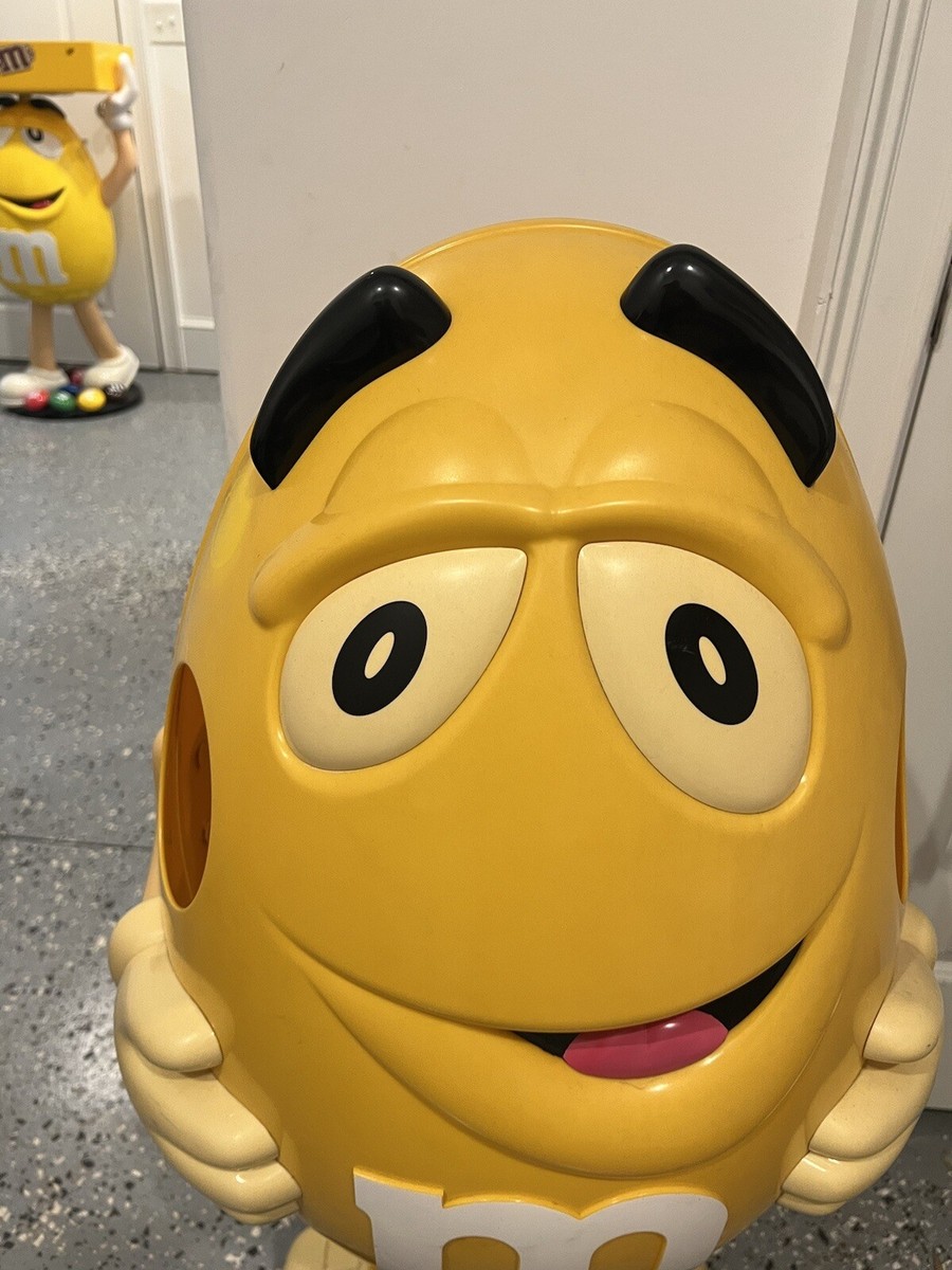 M&M Yellow Candy Store Display 40