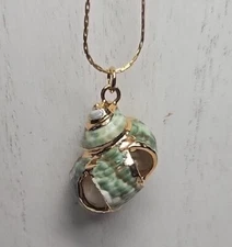 Green And Gold Tone Shell Necklace With Gold Tone Chain.