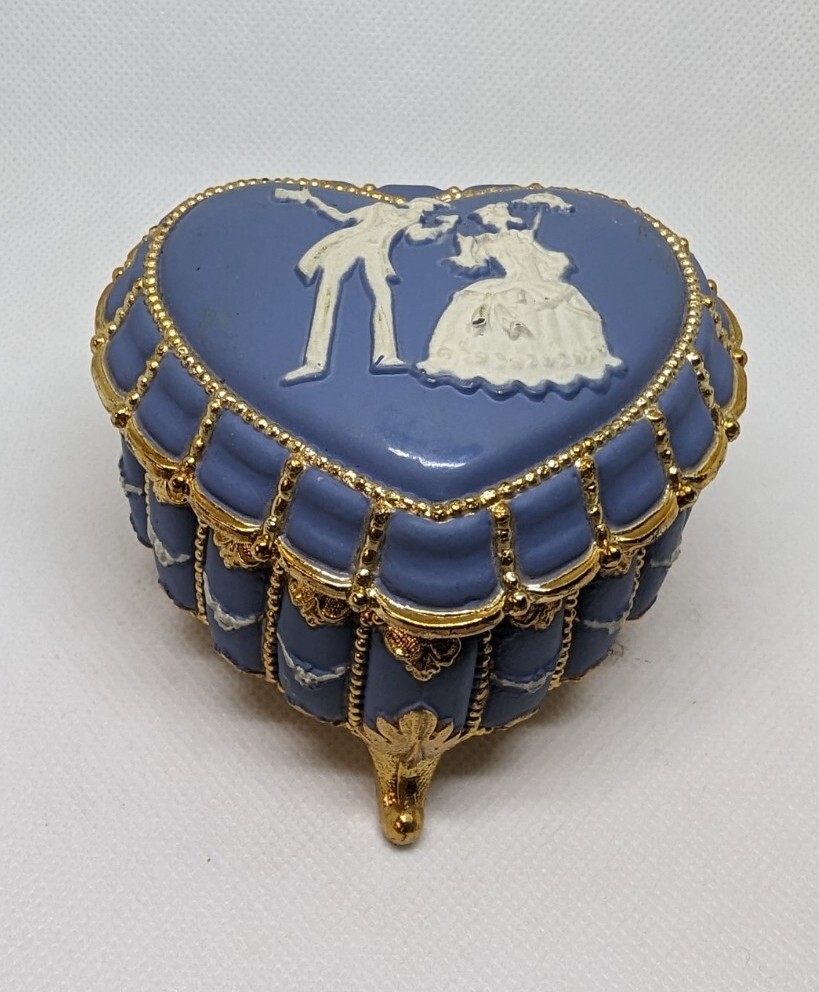 Sankyo Heart-Shaped Music Box Trinket wedgewood blue and white