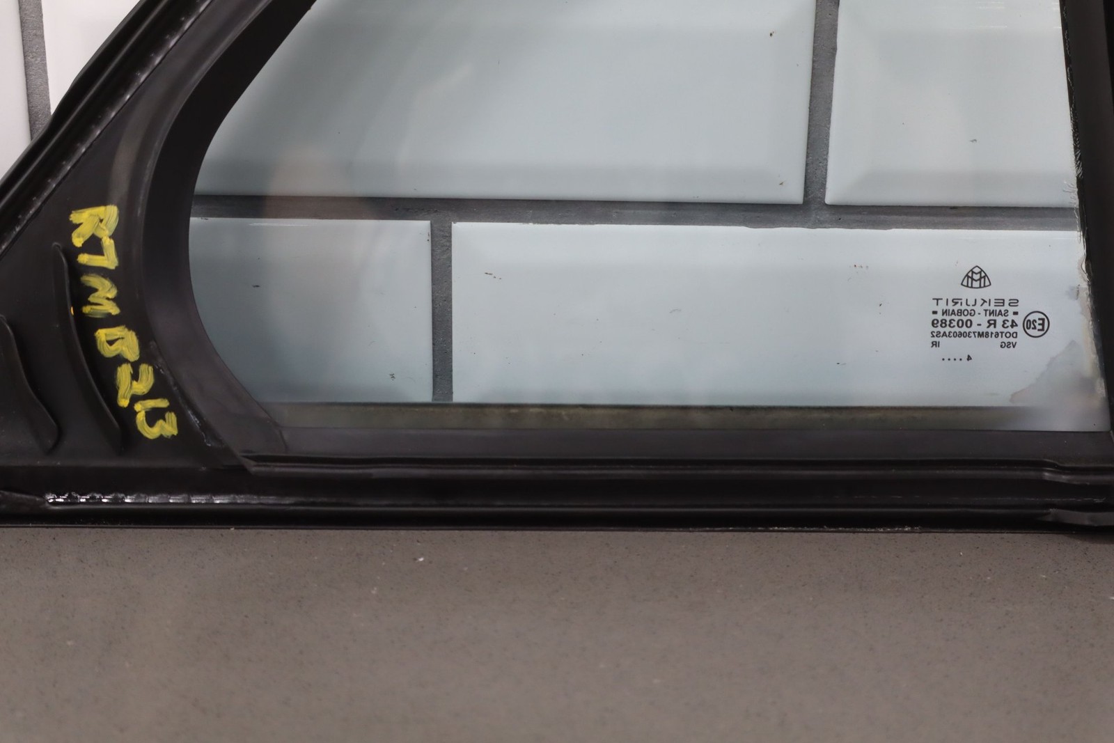 Maybach 57 2007 REAR+LEFT Quarter glass
