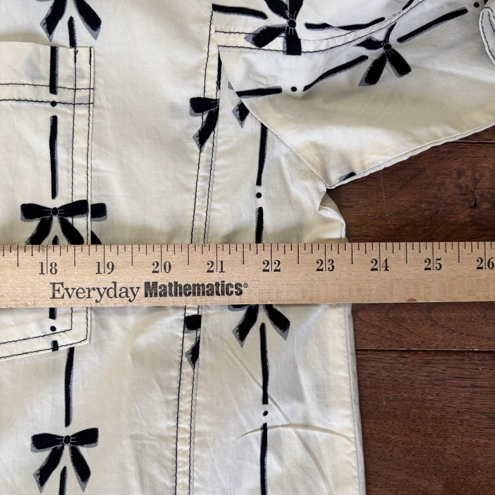 Women’s Ivory Button Down Blouse Black Bow Detail Trendy Boutique Size M NWT