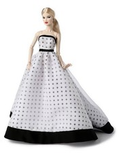 Integrity Toys Royal Treatment Veronique Perrin 2.0 2015 Gift Set NRFB 91368