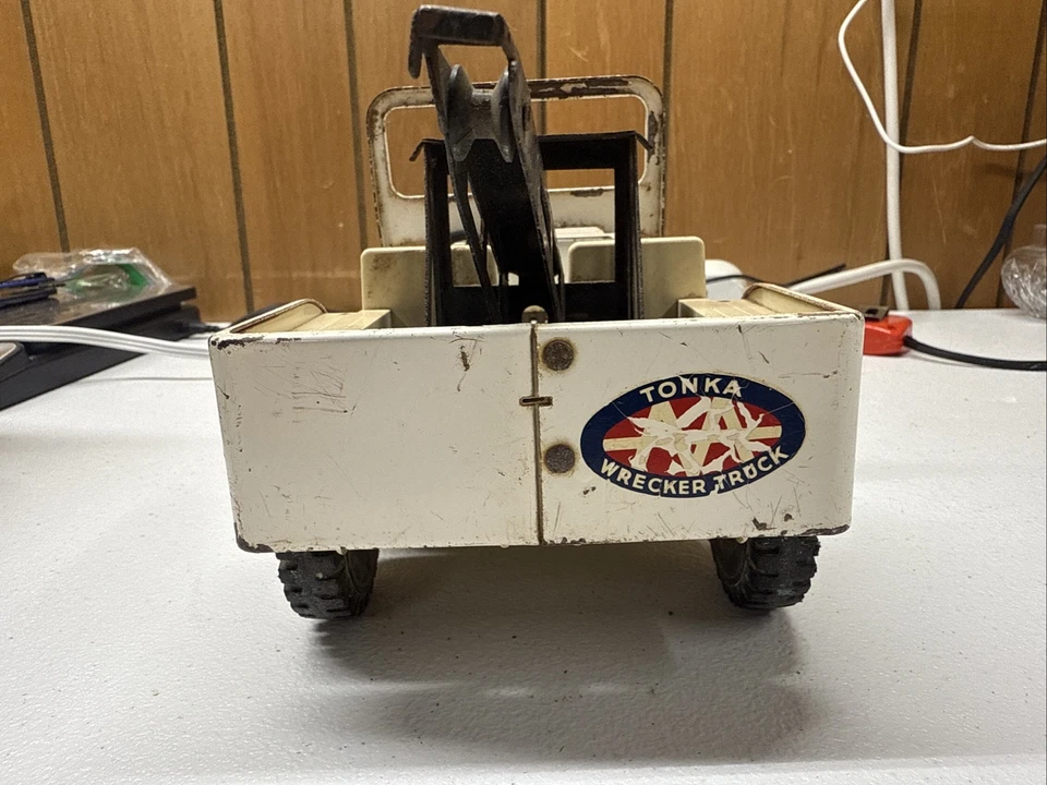 Vintage 1969 Tonka # 2435 White Jeep AA Wrecker With Snowplow - All Original - Image 2 of 4