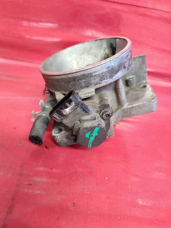 Cadillac GMC Chevy V8 A/T 2000-2002 solo cuerpo del acelerador con sensor de tracción TPS Foto 3 de 4