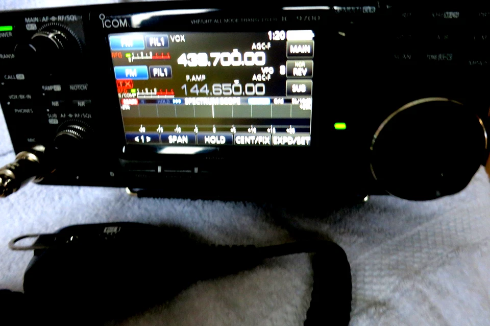 Icom IC-9700 VHF/UHF Band Transceiver mit D-STAR Funktion - Schwarz - Bild 2 von 4