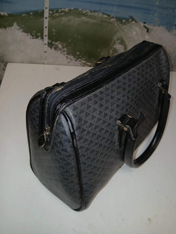 Bolso Liz Claiborne de Cuero Gris Carbón Triángulo Logo Cartera De Colección 1984 Foto 3 de 4