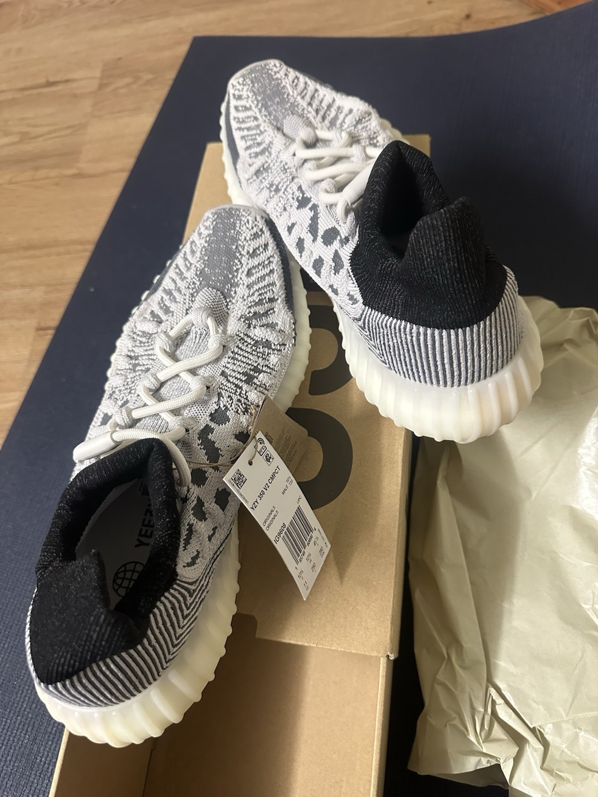adidas Yeezy Boost 350 V2 CMPCT Primeknit Panda Slate White IG9608 Men's Sneaker thumbnail 9