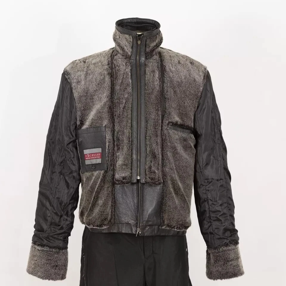 Excelente Chaqueta de Cuero Vintage Pequeña Negra Aislada Foto 3 de 4