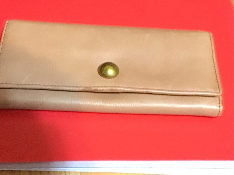 Levenger Wallet Tan Bifold Pebbled Leather Brass Dome Snap Lots Of Pockets NEW B