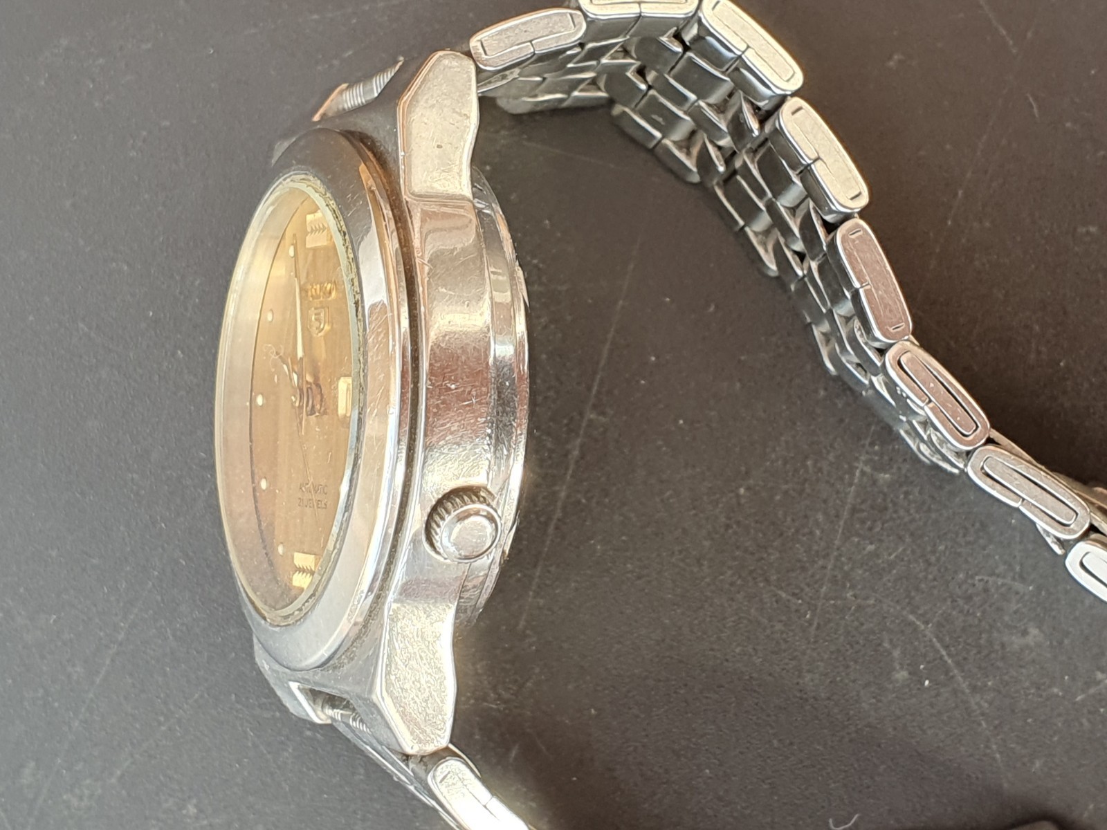 Seiko 5 7S26-3160 Automatic 21 Jewels Day-Date EN/Arabic Gold Dial Men’s Watch image 7