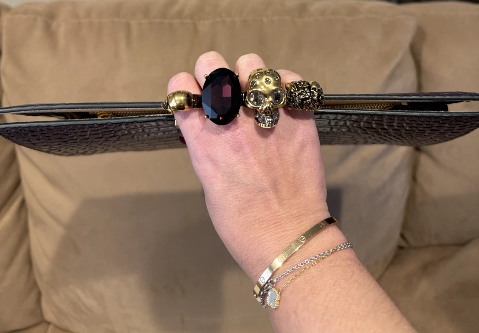 Alexander McQueen Burgundy Croc Embossed Leather Bejeweled Skull Knuckle Clutch - Image 3 of 4