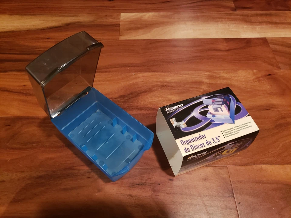 Lote de 14 discos zip Fujifilm e iomega 100 MB más un organizador de disquetes. Foto 4 de 4